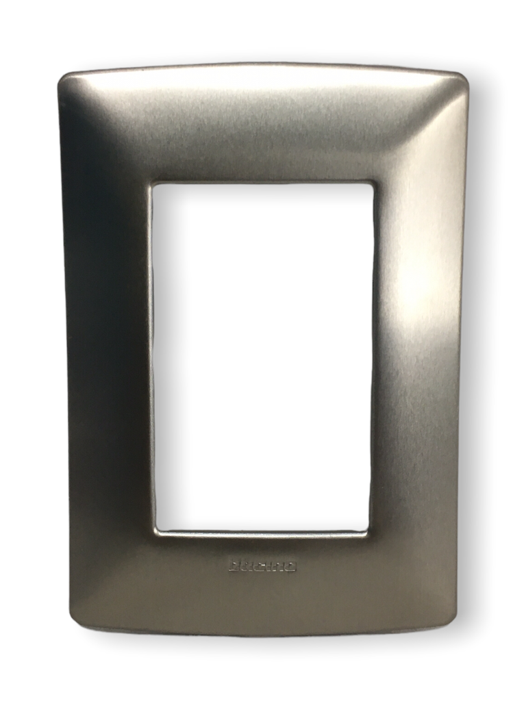 BTICINO MX PLACA ALUMINIO 3 VENTANAS CHASIS PERLA (QZ4803M3ATC) (E)